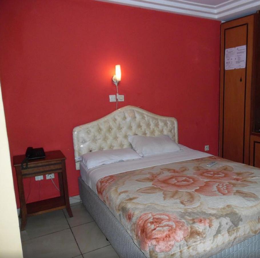 Denver Plaza Hotel Douala Kültér fotó