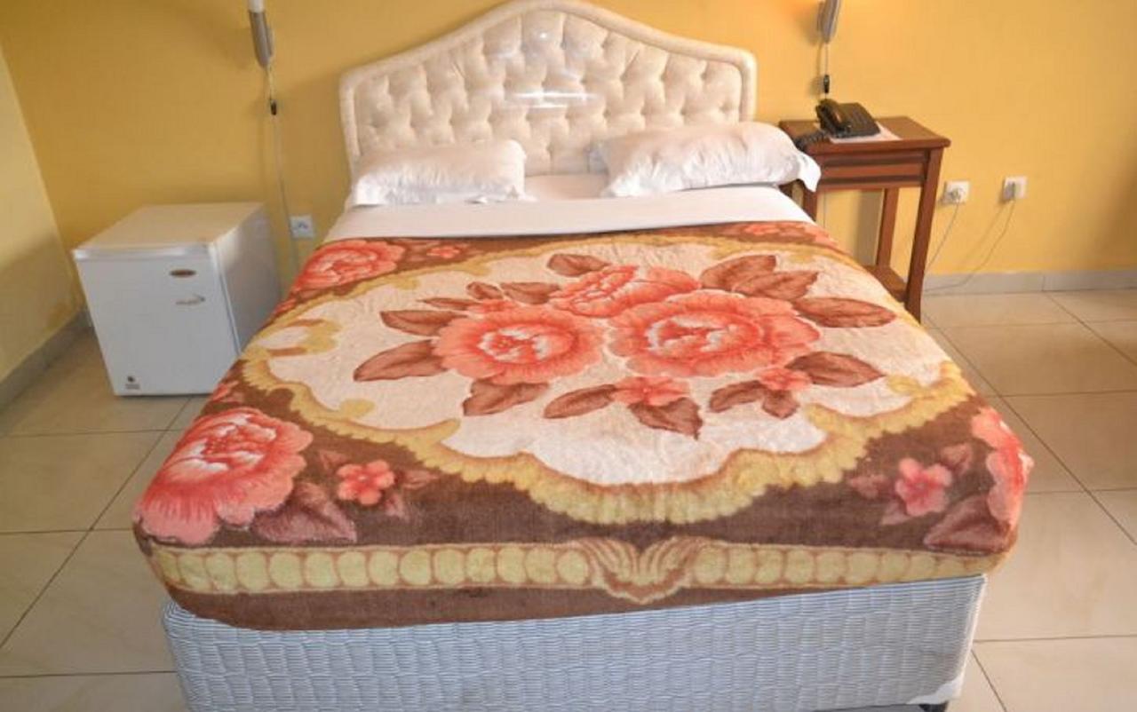 Denver Plaza Hotel Douala Kültér fotó