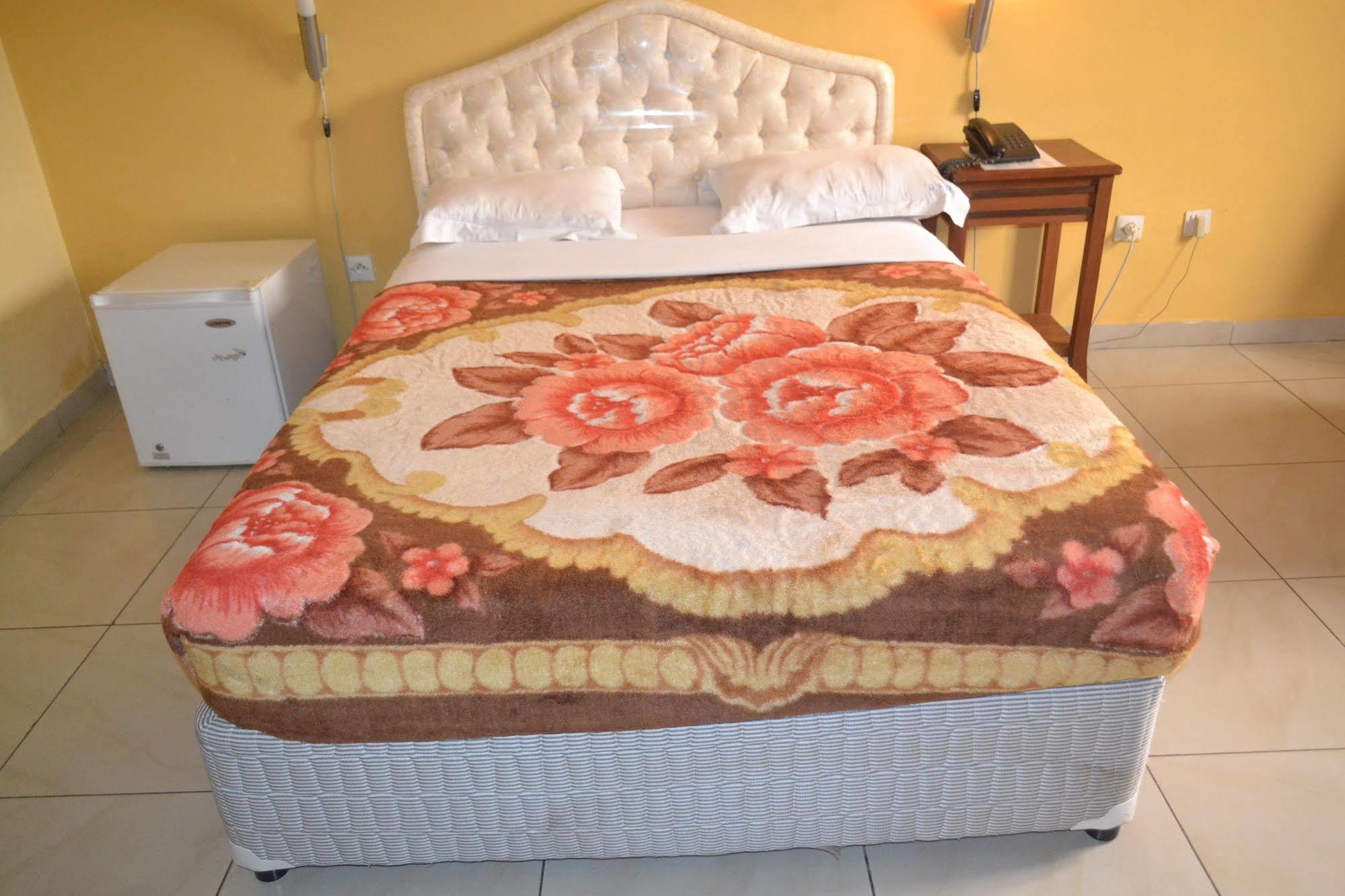Denver Plaza Hotel Douala Kültér fotó