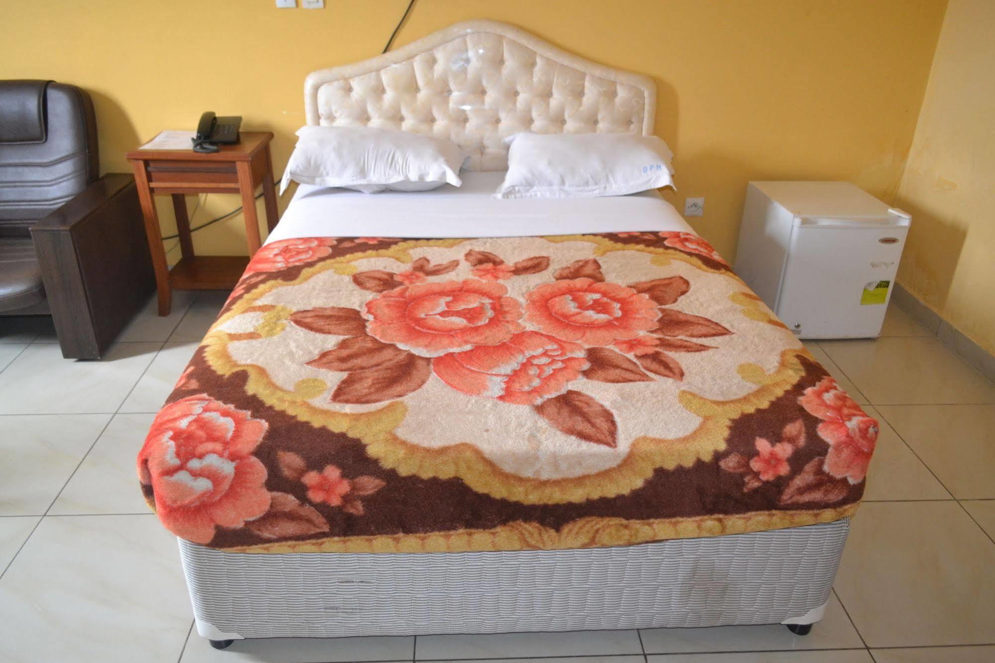 Denver Plaza Hotel Douala Kültér fotó
