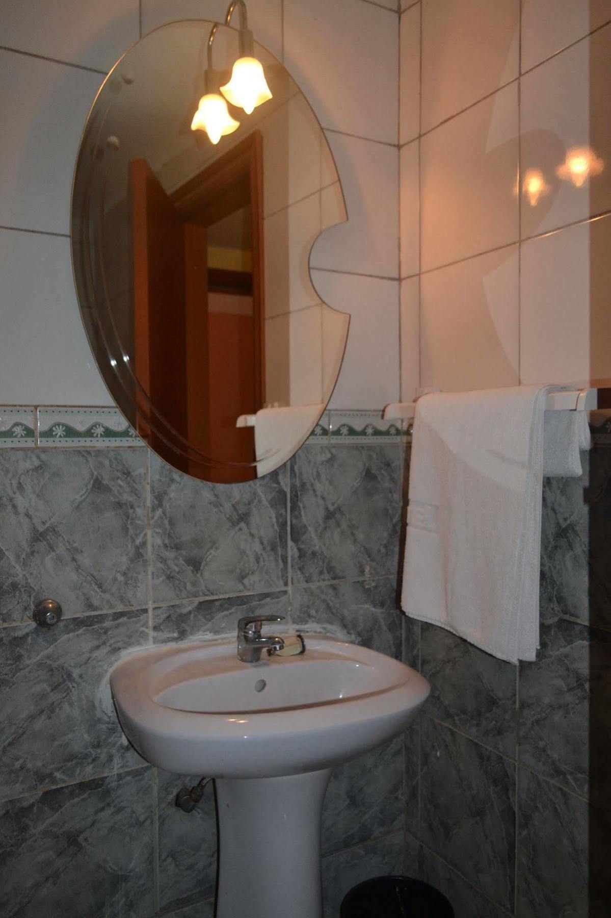 Denver Plaza Hotel Douala Kültér fotó